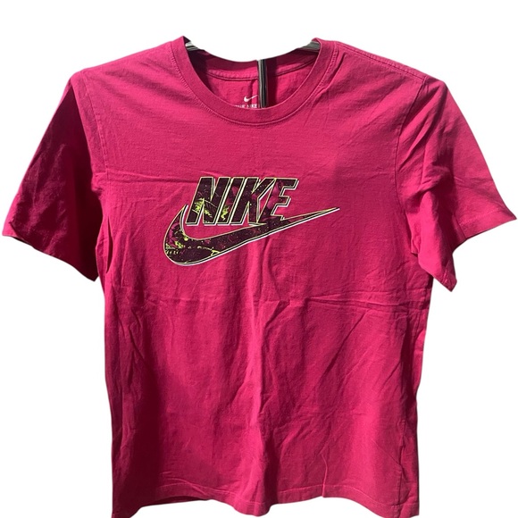 Nike Other - Nike Fuchsia Tee